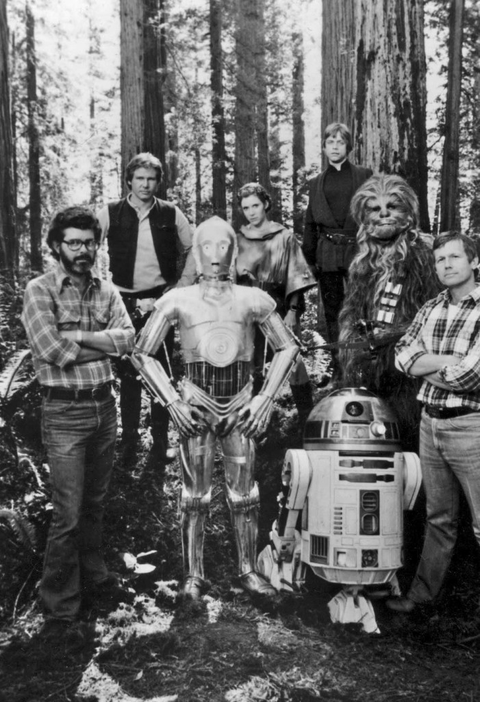 George-Lucas-Harrison-Ford-Anthony-Daniels-Carrie-Fisher-Kenny-Baker-Mark-Hamill-Peter-Mayhew-and-Richard-Marquand-on-the-set-of-Return-Of-The-Jedi